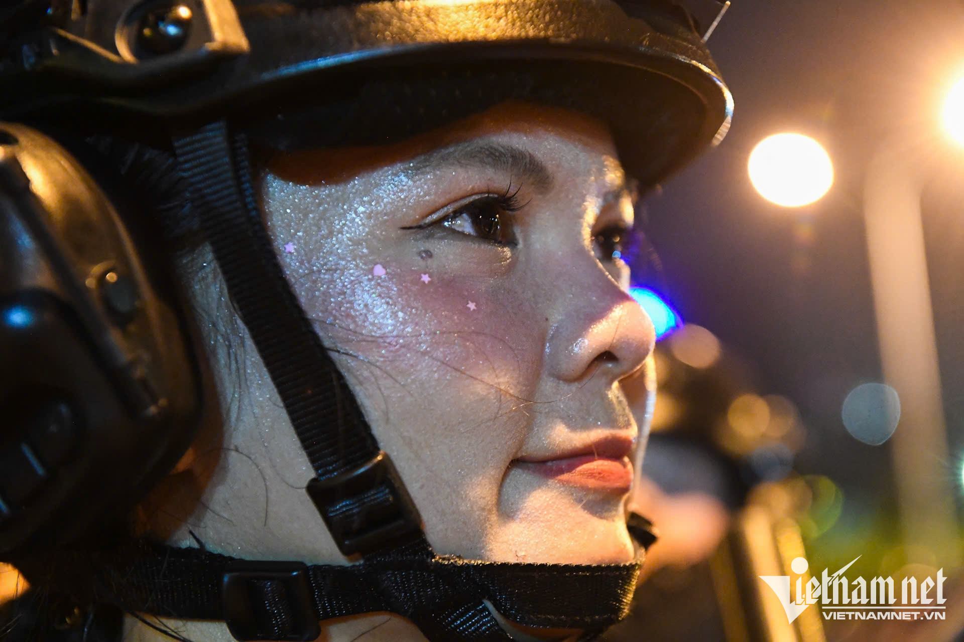 W-nữ chiến sĩ.jpg