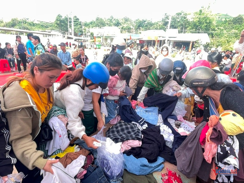 W-Phiên chợ 0 đồng 1.jpg