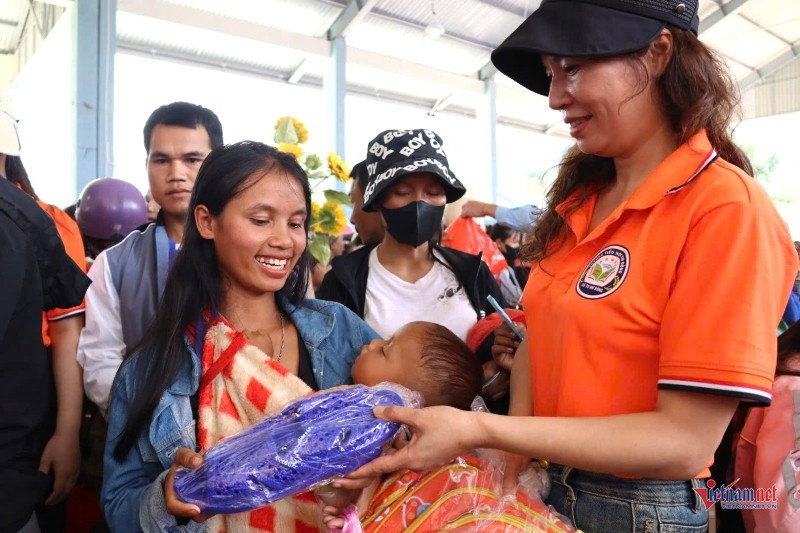 W-Phiên chợ 0 đồng 3.jpg