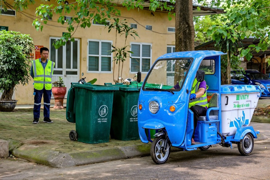 xe dien 3 bánh gom rác.jpg