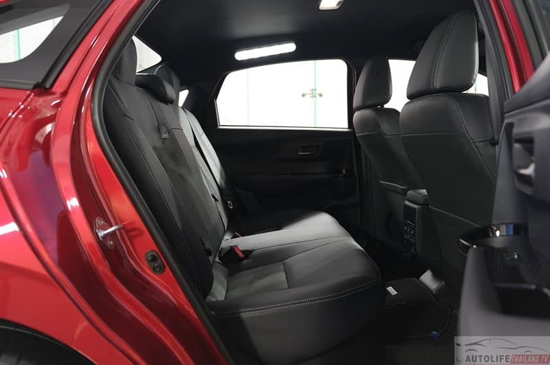 Các chi tiết nội thất của Toyota Yaris Ativ HEV GR Sport
