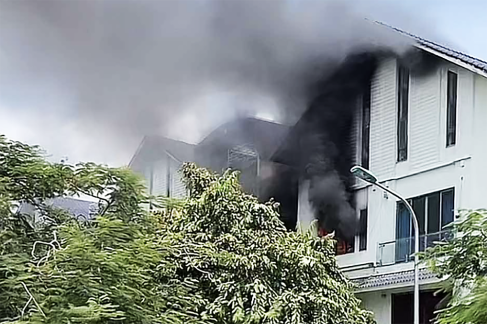 Cháy dữ dội biệt thự liền kề ở Hà Nội