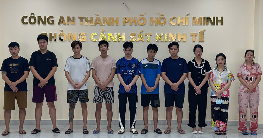 Bắt 10 đối tượng bán &amp;apos;khí cười&amp;apos; tại cơ sở 90’s House, thu hàng chục tỷ đồng