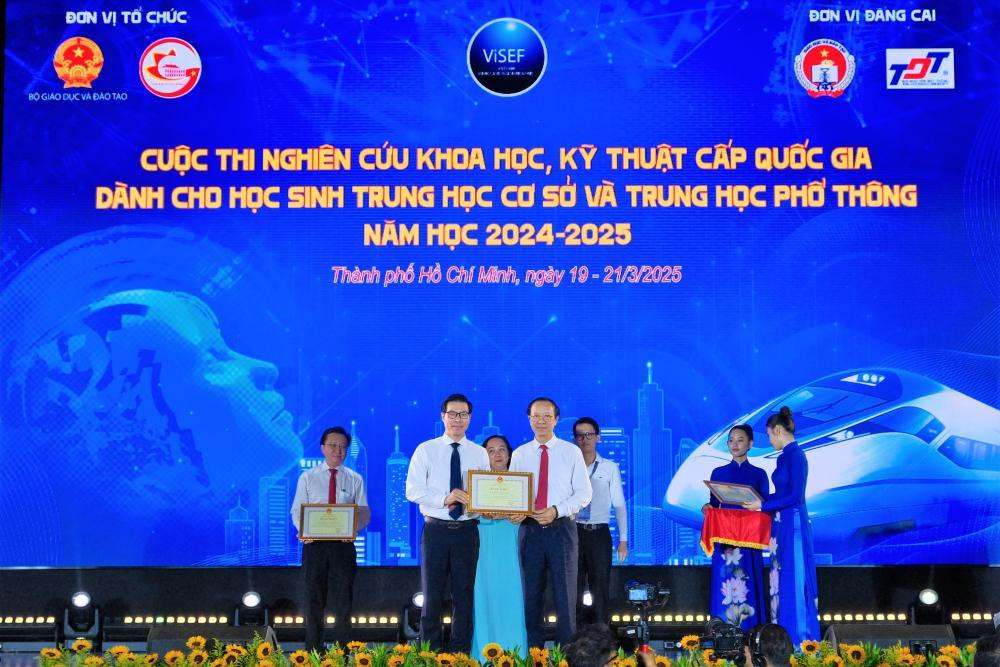 ĐH Tôn Đức Thắng05.jpg