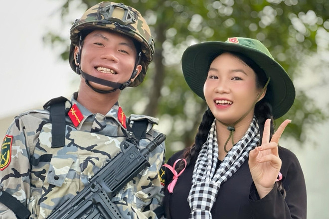 Gặp nhau ở A50, nên duyên nhờ A80: Cặp đôi xúc động nghe thủ trưởng nói 1 câu