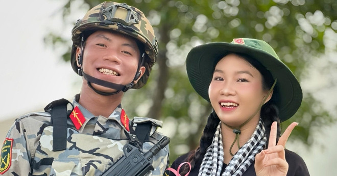 Gặp nhau ở A50, nên duyên nhờ A80: Cặp đôi xúc động nghe thủ trưởng nói 1 câu