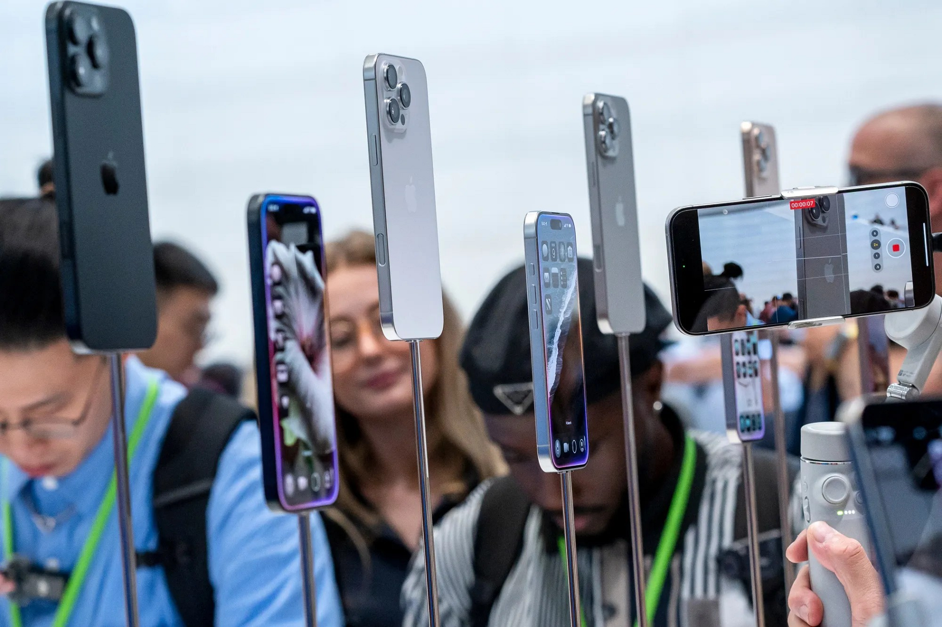 iphone 16 bloomberg