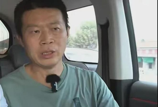 Kết hôn 21 năm, người đàn ông bàng hoàng phát hiện 2 con không cùng huyết thống