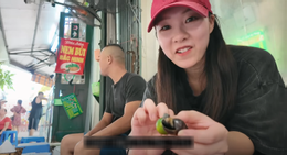 khach Han an oc Ha Noi 12.png