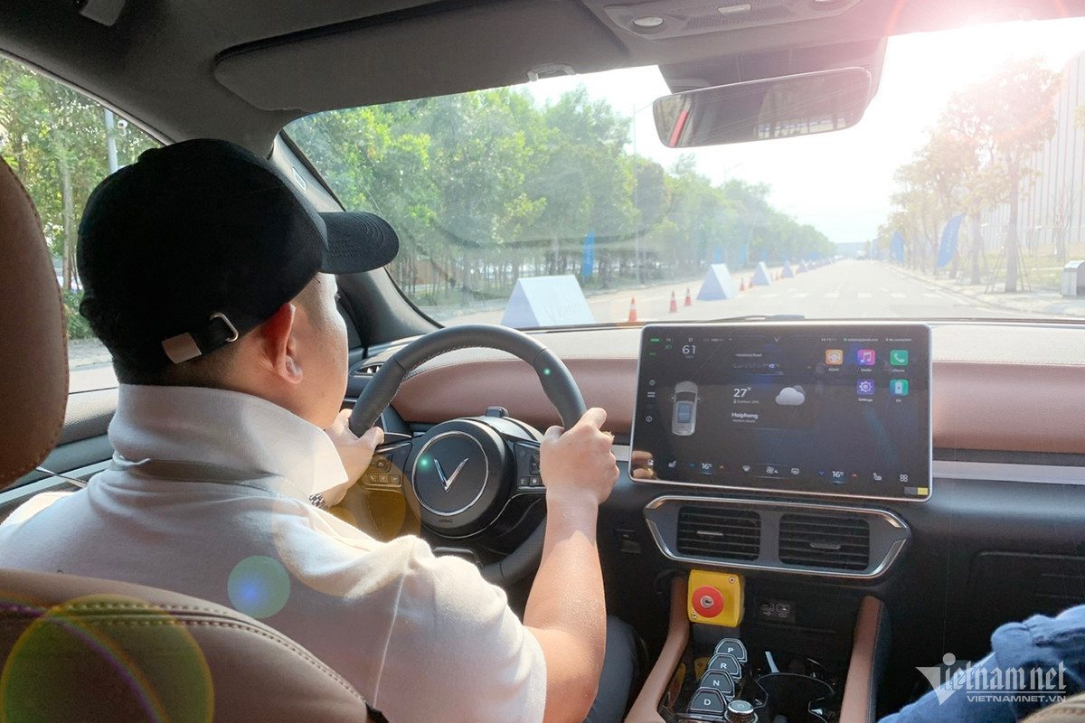 Lái xe đường dài: ‘Tài già’ bật mí cách đi cả ngàn cây số vẫn 'khoẻ re'