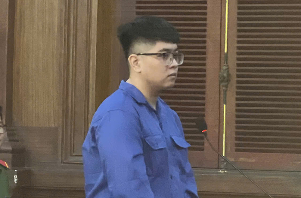 Không đòi được tiền, tài xế taxi đá vào mặt khiến khách hàng ngã ngửa tử vong