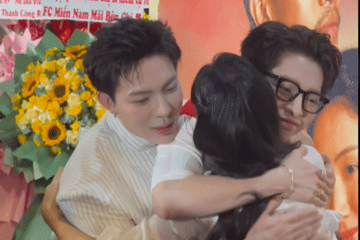 Nén nước mắt vì người thân mới qua đời, Hòa Minzy oà khóc khi gặp Đức Phúc, Erik