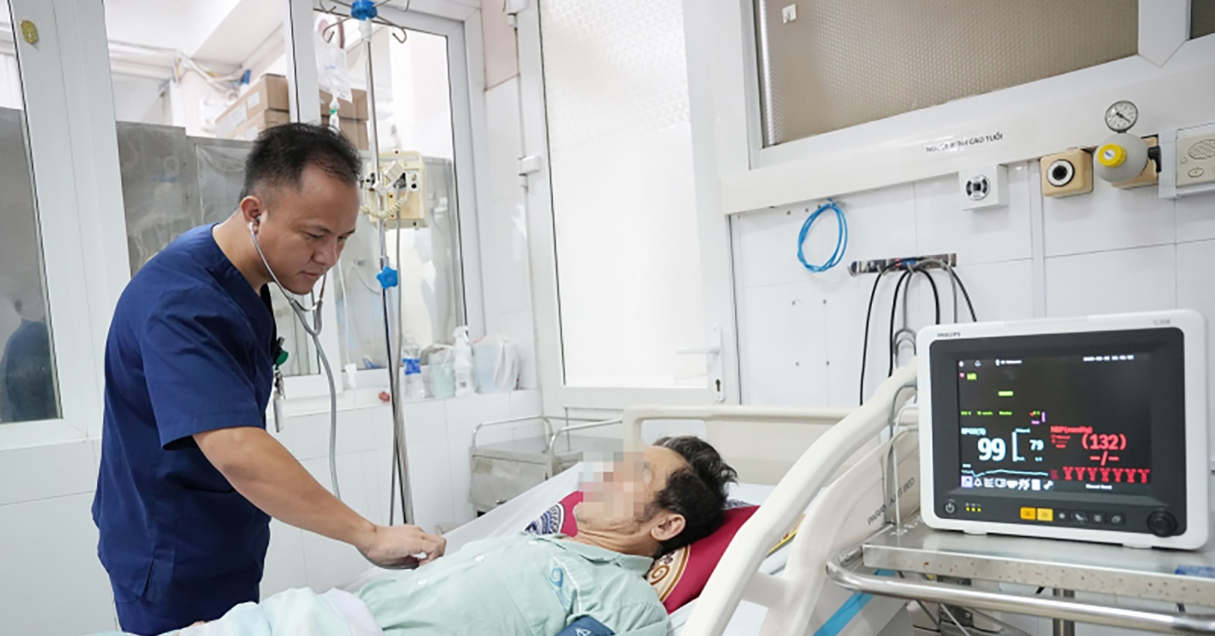 Nhập viện cấp cứu, điều trị suốt 14 ngày sau khi chế biến thịt lợn