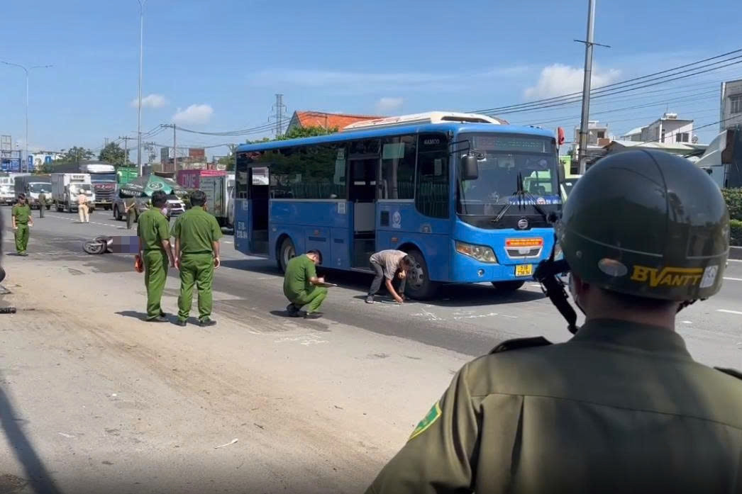 Nữ sinh Đại học Quốc gia TPHCM tử vong sau va chạm với xe buýt