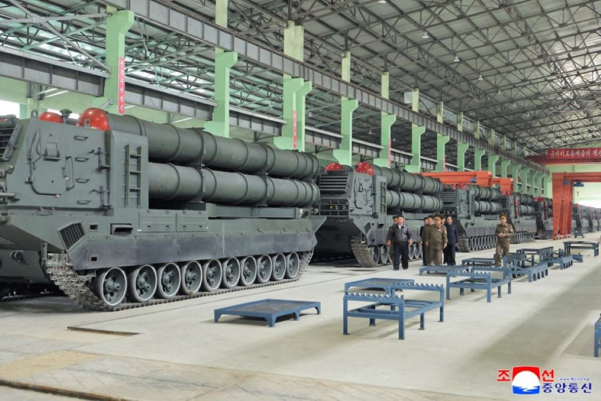 Pháo phản lực Triều Tiên KN25.jpg