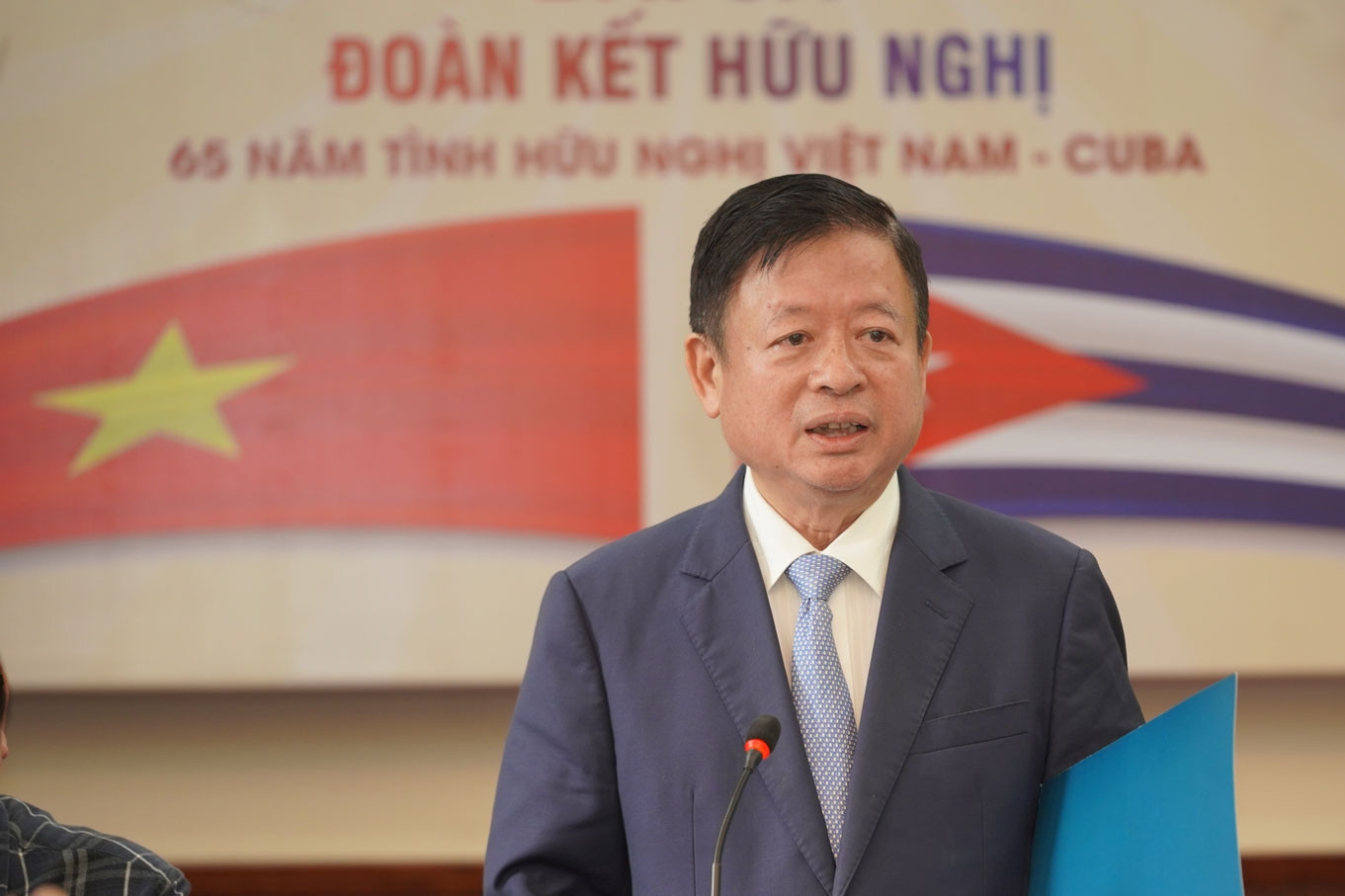 Sáng tác ca khúc khơi dậy tình cảm thủy chung, gắn bó giữa Việt Nam - Cuba