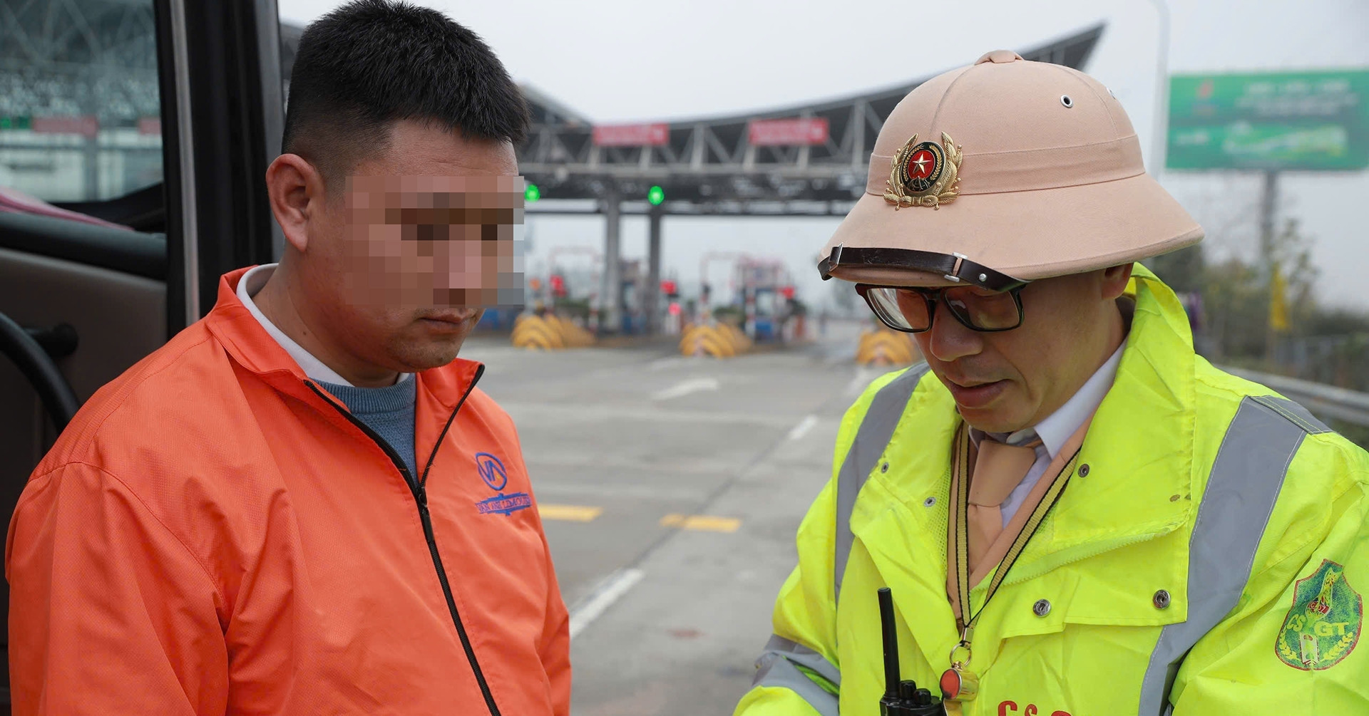 Tài xế ô tô không xuất trình giấy phép lái xe bị phạt, trừ bao nhiêu điểm?