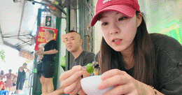 thumb khach han an oc Ha Noi.gif