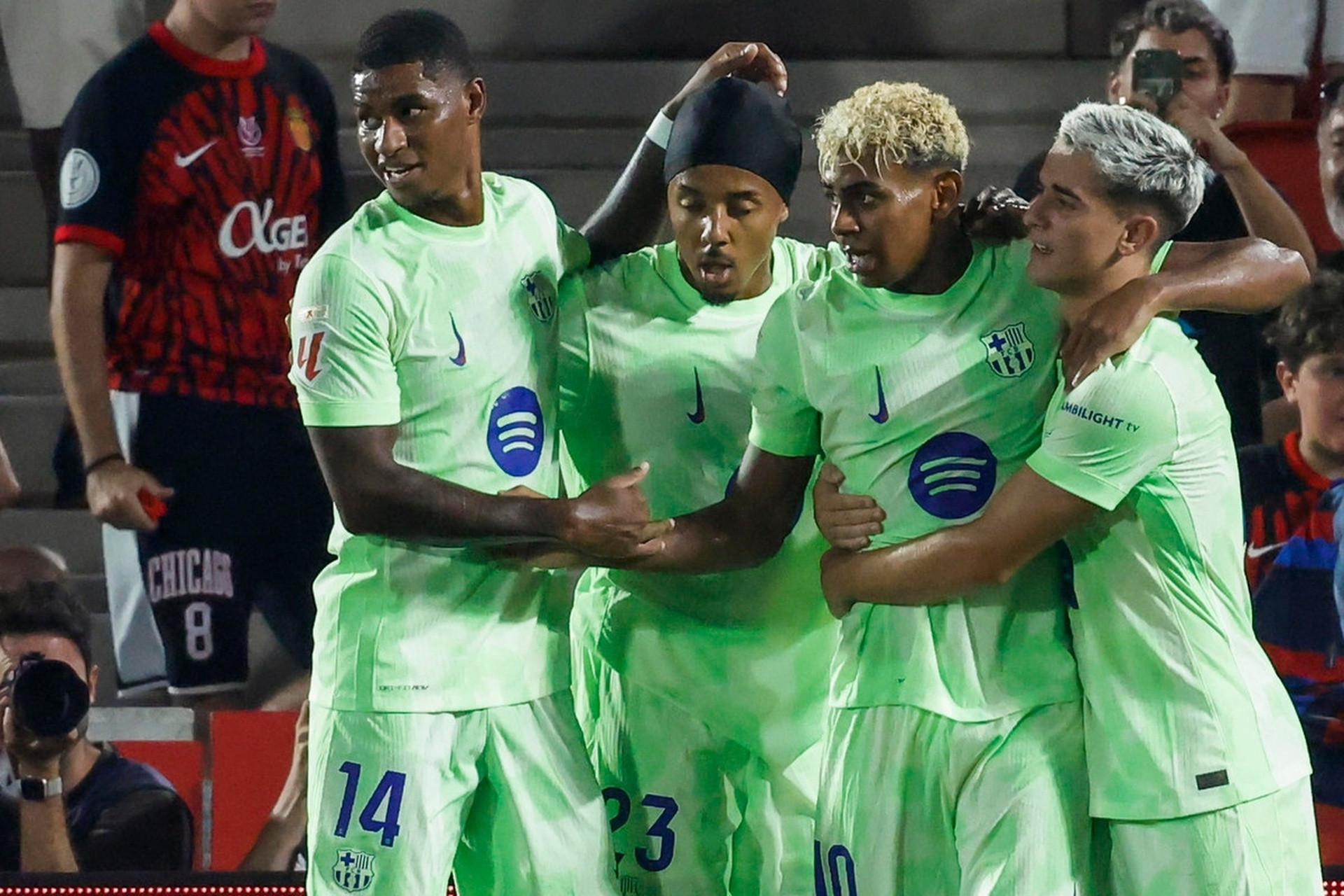 UEFA ưu ái đặc biệt cho Barca ở Champions League