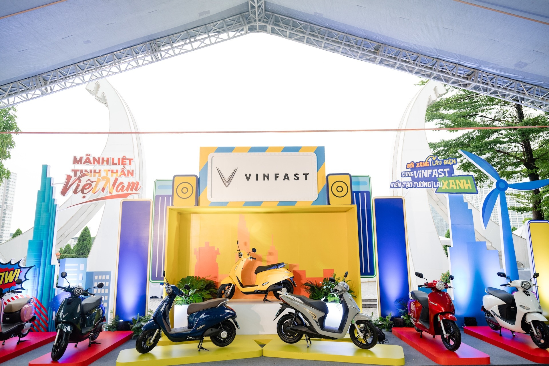 VinFast mở rộng ưu đãi chuyển đổi xanh, lắp đặt 150.000 trạm đổi pin xe máy điện