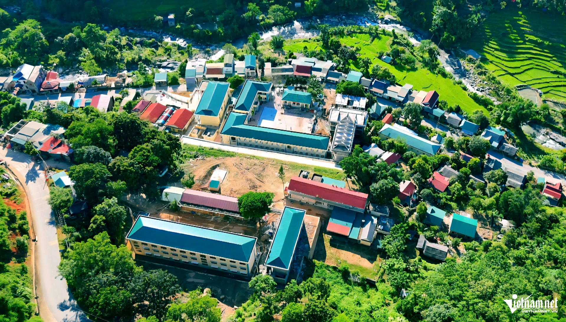 W-a1người gieo tiếng sáo Mông giữa đại ngàn .jpg