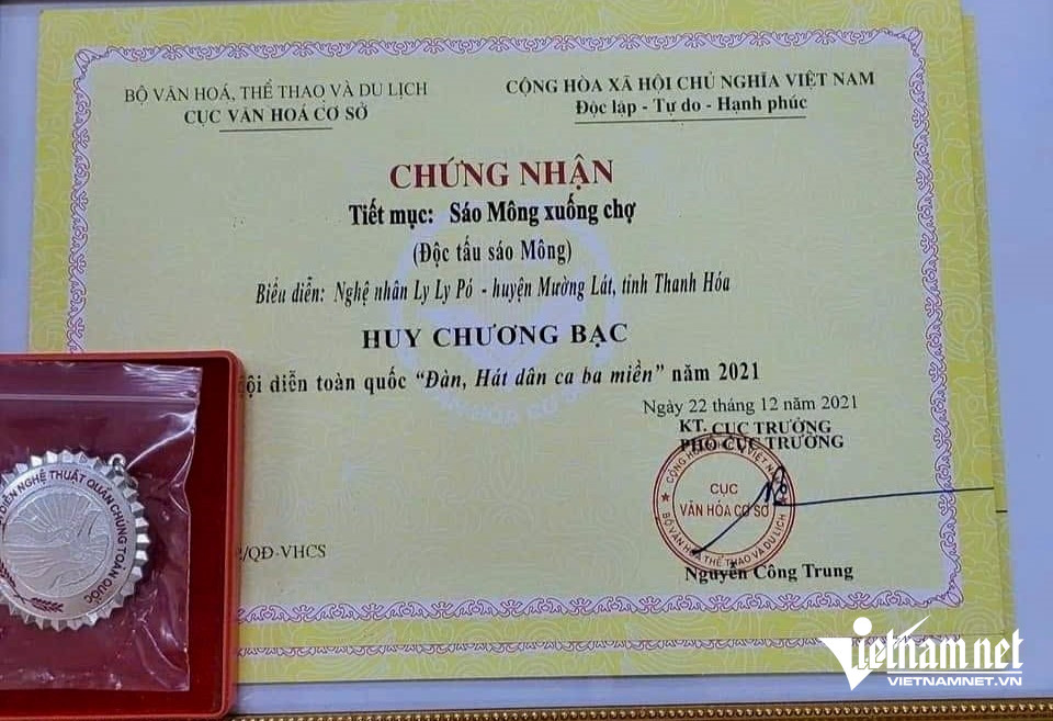 W-a4người gieo tiếng sáo Mông giữa đại ngàn .jpg