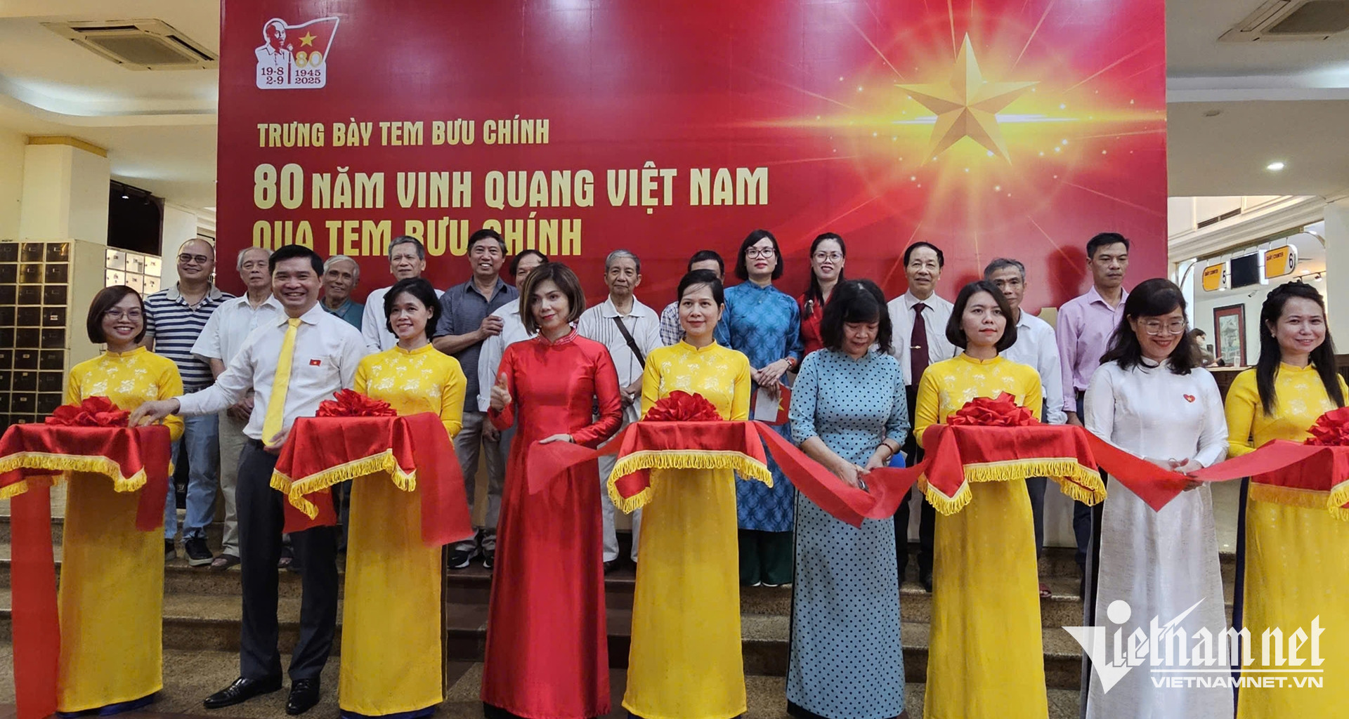 W-trung bay tem buu chinh mung 80 nam 04 1.jpg