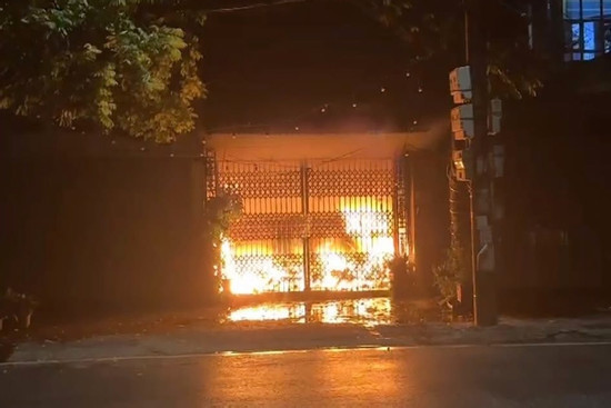 Bản tin chiều 23/8: 7 người mắc kẹt trong vụ cháy nhà 3 tầng ở Hưng Yên