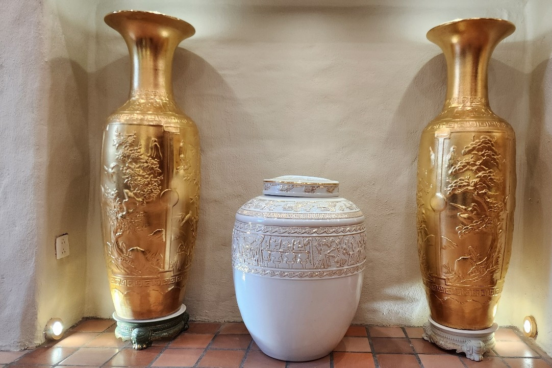 Chiêm ngưỡng sản phẩm gốm phủ vàng nano 24K độc đáo