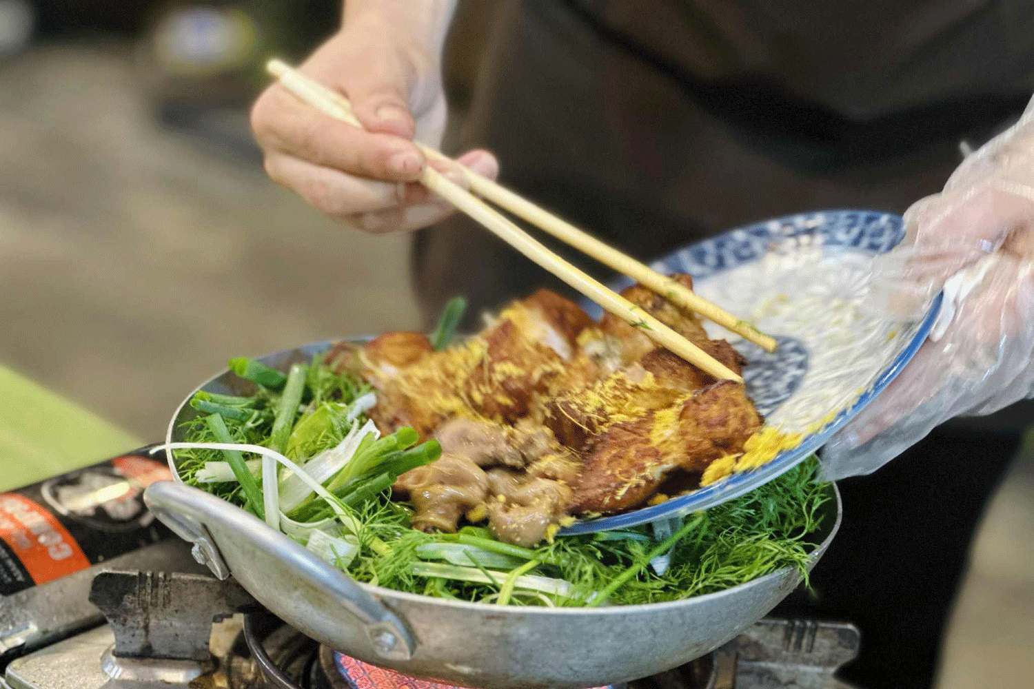 Dùng đũa sai cách có thể làm tăng nguy cơ ung thư