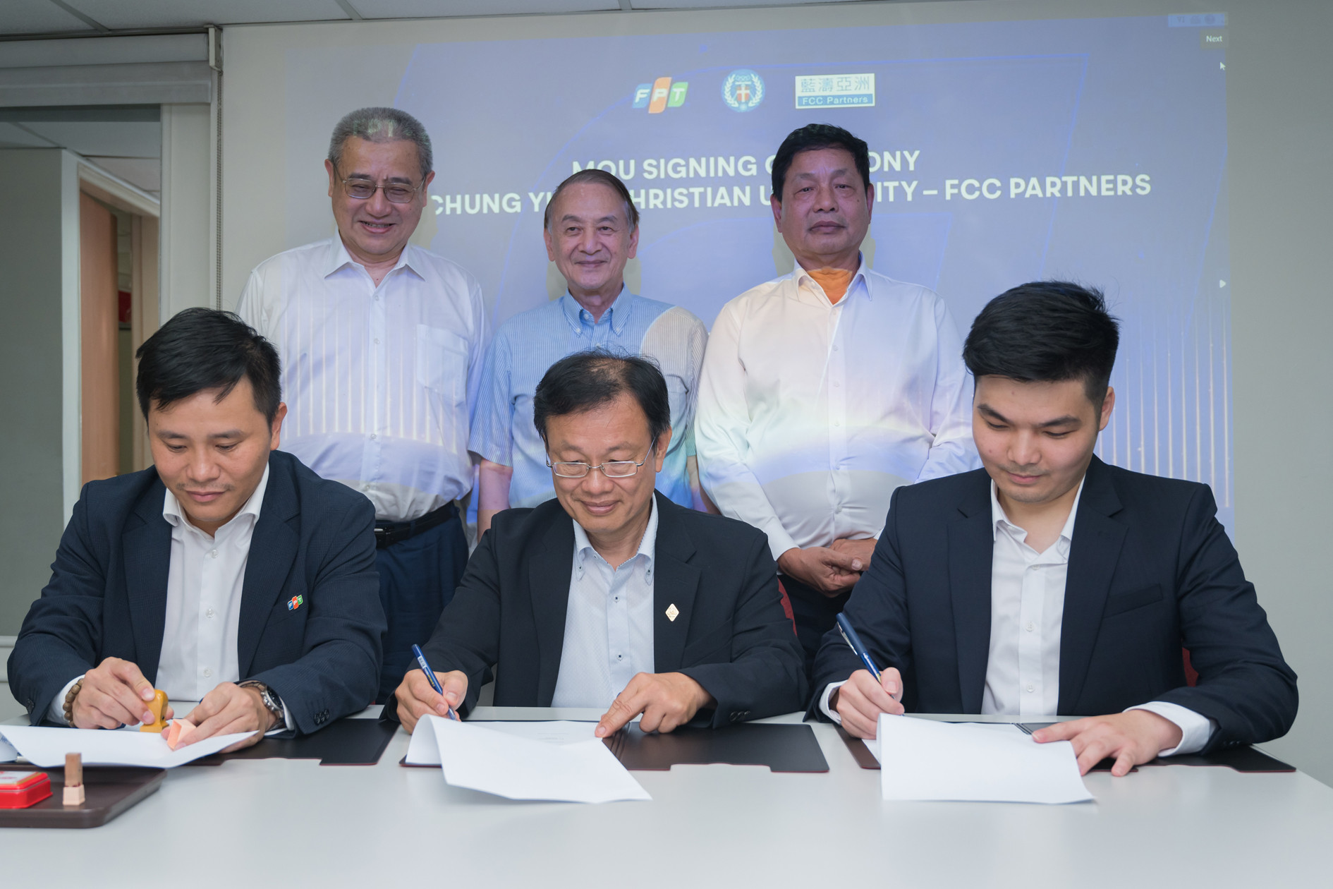 FPT hop tac vơi dai loan .jpg