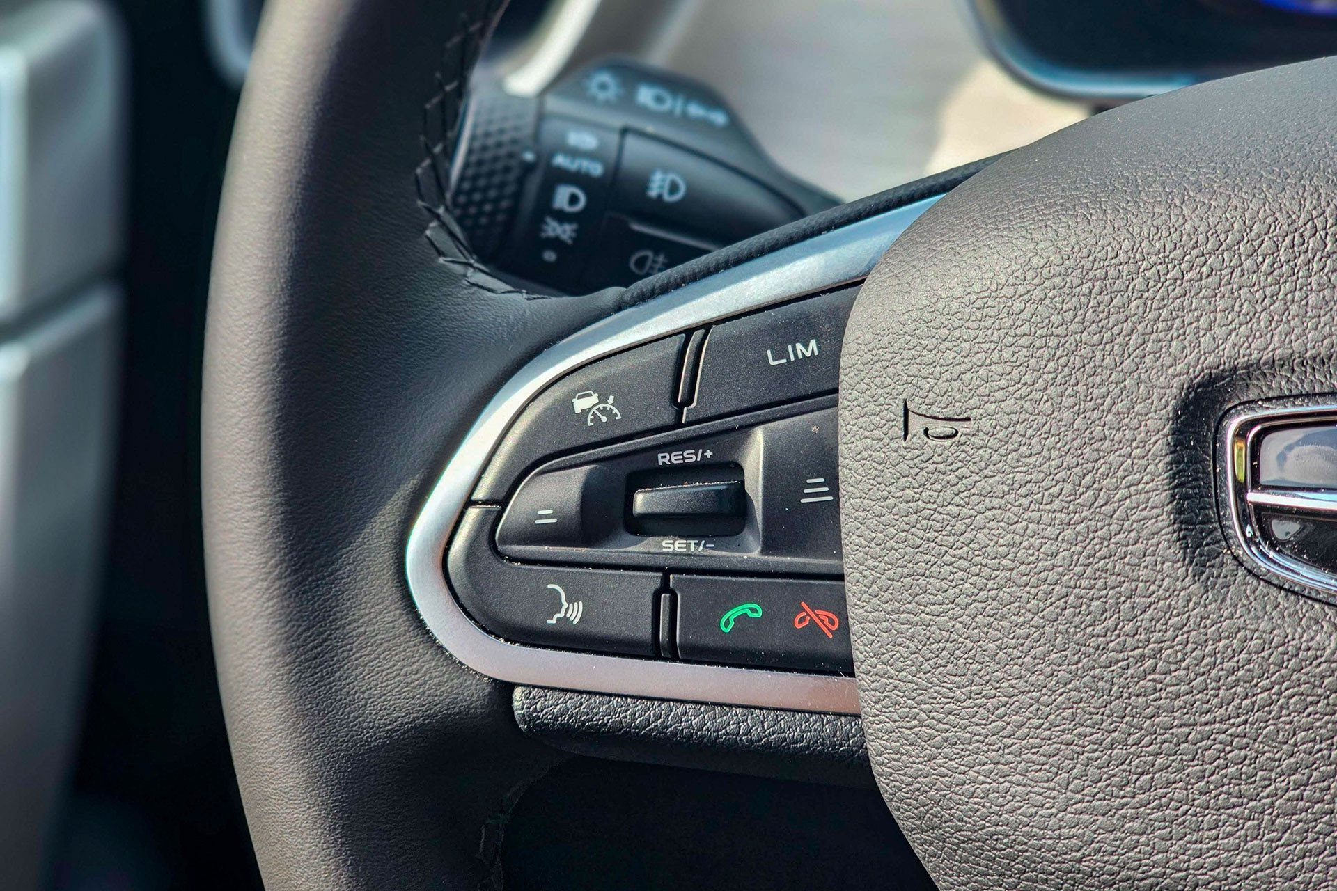 Giới hạn tốc độ LIM: Tính năng thực tiễn hơn kiểm soát hành trình Cruise Control