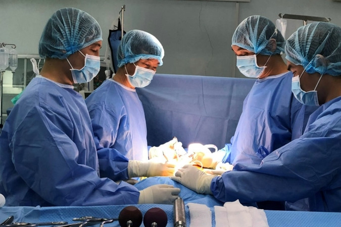 Hành trình cắt mật đầy bất ngờ của nữ Việt kiều từ Mỹ về Việt Nam chữa bệnh