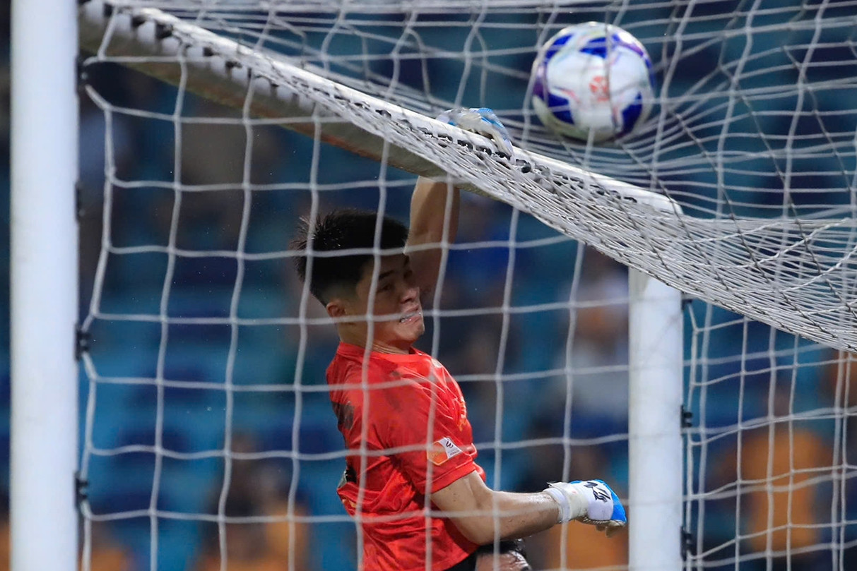 Hòa Hà Nội FC, HLV HAGL hết lời khen ngợi thủ môn tuyển Việt Nam