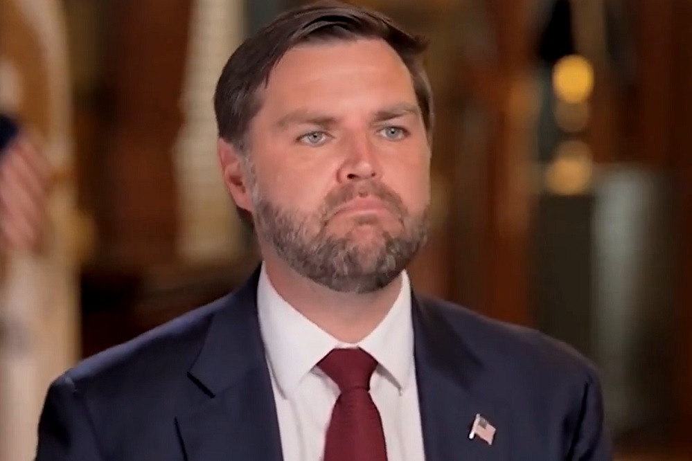 Phó Tổng thống Mỹ lên tiếng về vụ cựu cố vấn an ninh của ông Trump bị khám nhà