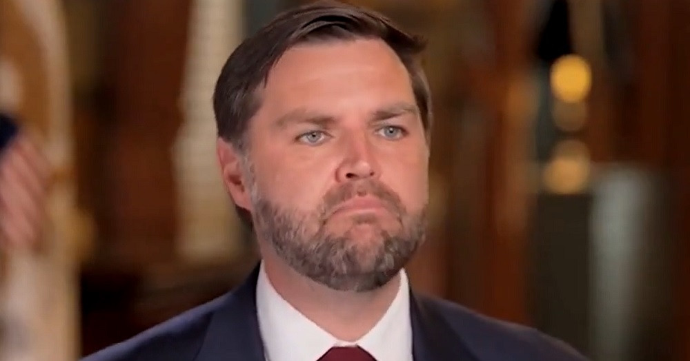 Phó Tổng thống Mỹ lên tiếng về vụ cựu cố vấn an ninh của ông Trump bị khám nhà