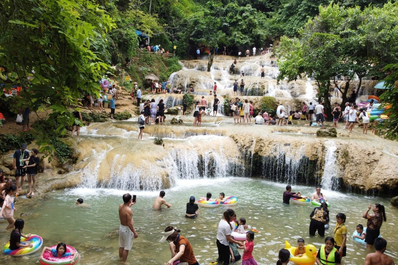 Thác nước kỳ vĩ cách Hà Nội hơn 100km, gắn liền truyền thuyết tình yêu