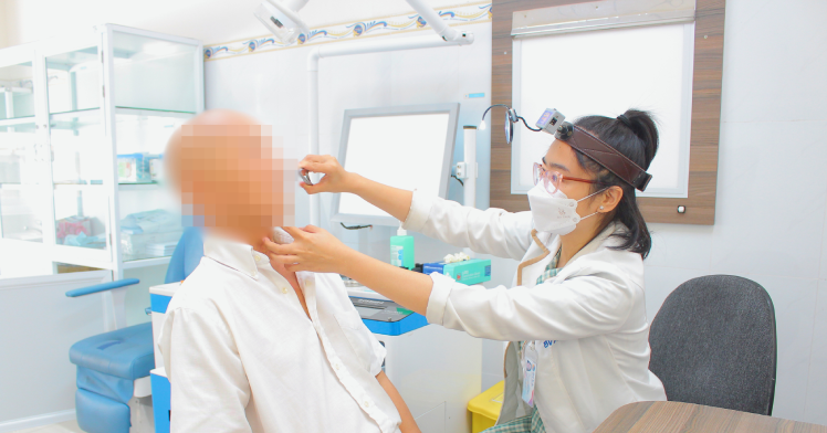 Việt kiều Mỹ bị cơn đau đầu hành hạ cả năm, về nước chữa cải thiện sau vài ngày