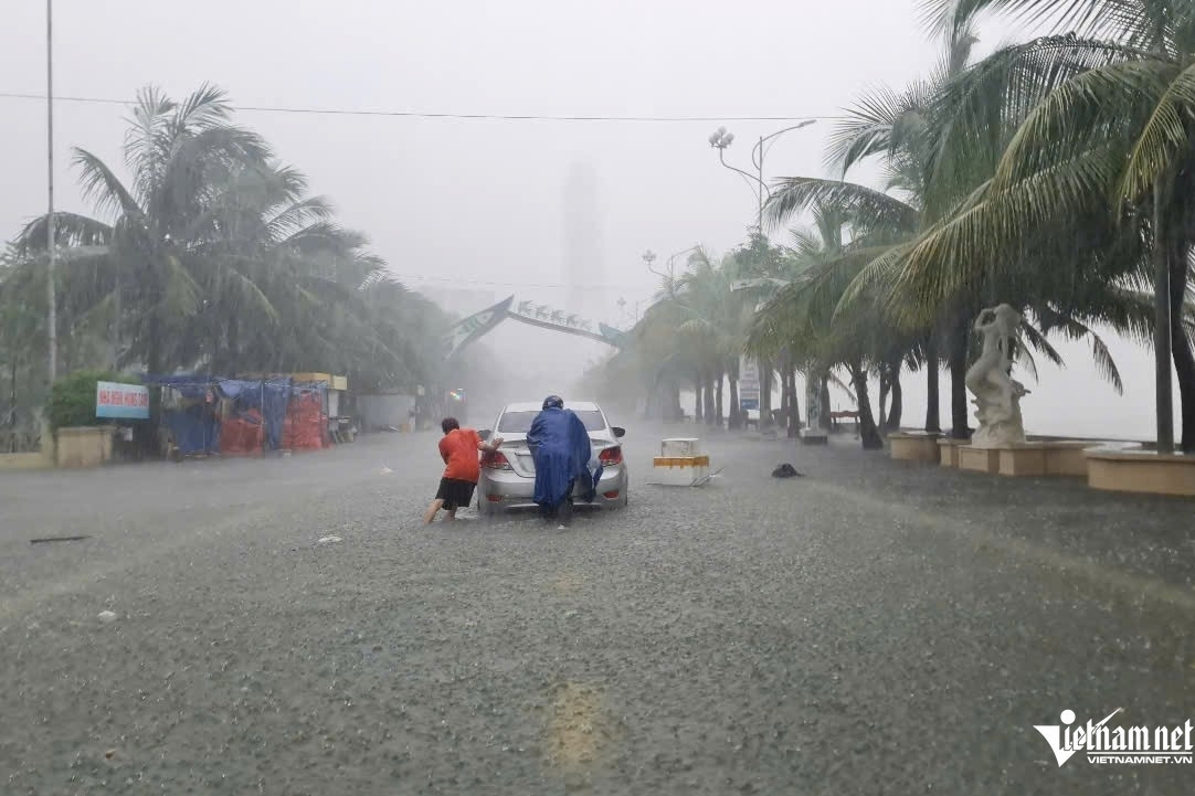 Dự báo thời tiết 24/8/2025, mưa dữ dội từ Thanh Hóa đến Quảng Trị, lốc ở nhiều nơi