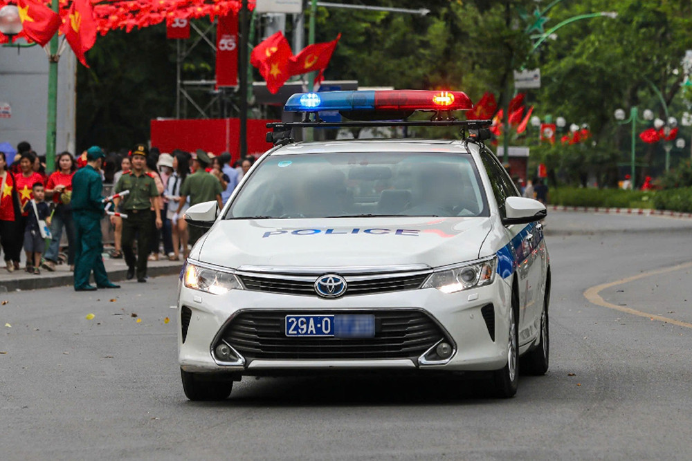 Đang phân luồng tổng hợp luyện, Thiếu tá công an nhận lời cầu cứu từ tài xế ô tô