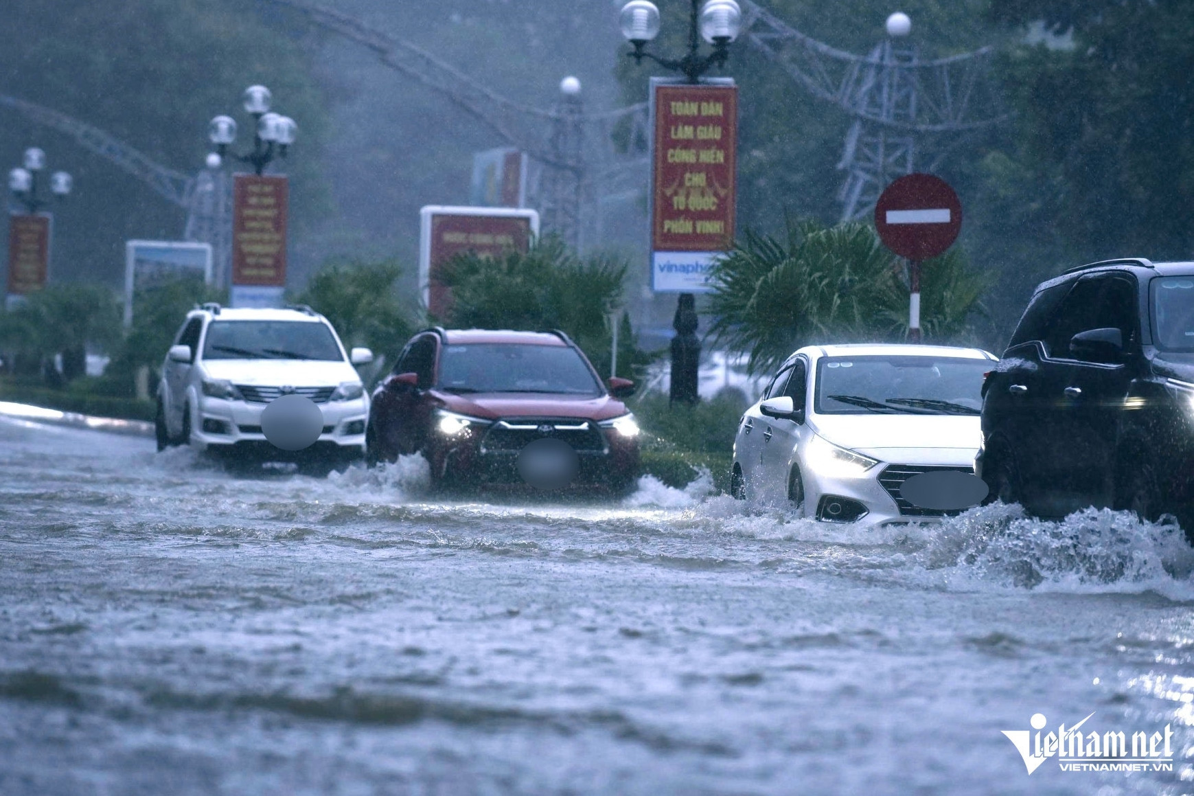 Bản tin trưa 24/8: Bão số 5 đổ bộ vào Bắc Trung Bộ ngày 25/8, mưa lớn đến 700mm