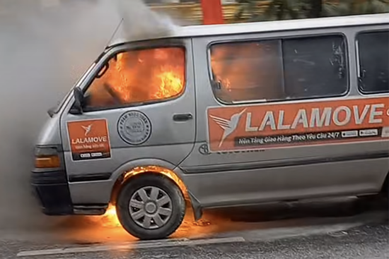 Bản tin cuối ngày 24/8: Ô tô cháy trơ khung trên đường phố Hà Nội