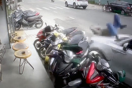 Bản tin chiều 24/8: Ô tô lao lên vỉa hè tông loạt xe máy, 1 người bị thương nặng