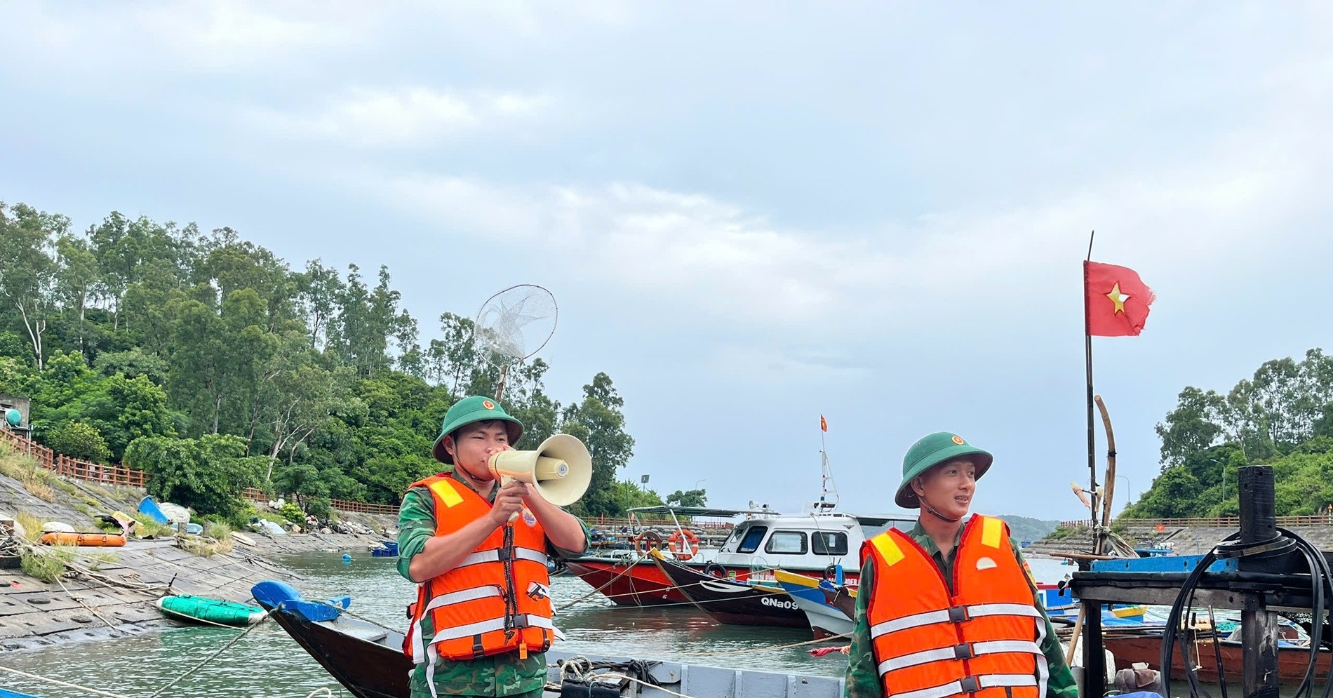 Miền Trung căng mình &amp;apos;chạy đua&amp;apos; chống bão số 5
