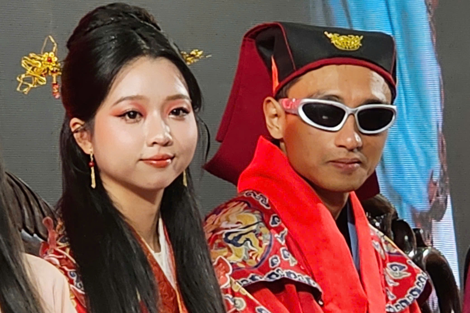 Diễn viên Hữu Vi: Mặc đồ cưới đi vòng quanh trung tâm thương mại ngại lắm