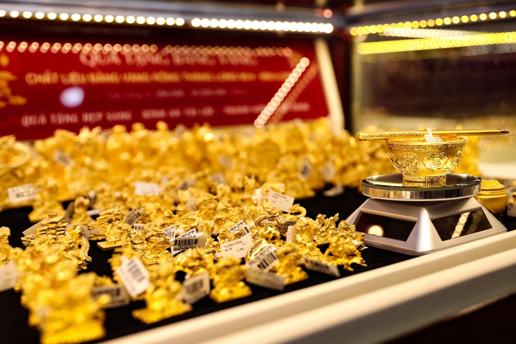 Giá vàng hôm nay 24/8/2025 tăng, vàng SJC tiến sát 127 triệu đồng/lượng