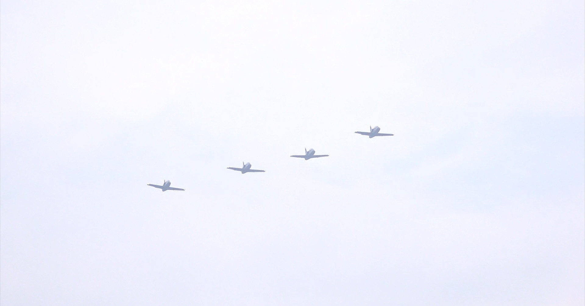 Mãn nhãn hơn 30 máy bay quân sự lần đầu trình diễn trên Quảng trường Ba Đình