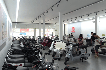Người dân TPHCM đổ xô mua xe điện sau đề án chuyển đổi xe máy xăng