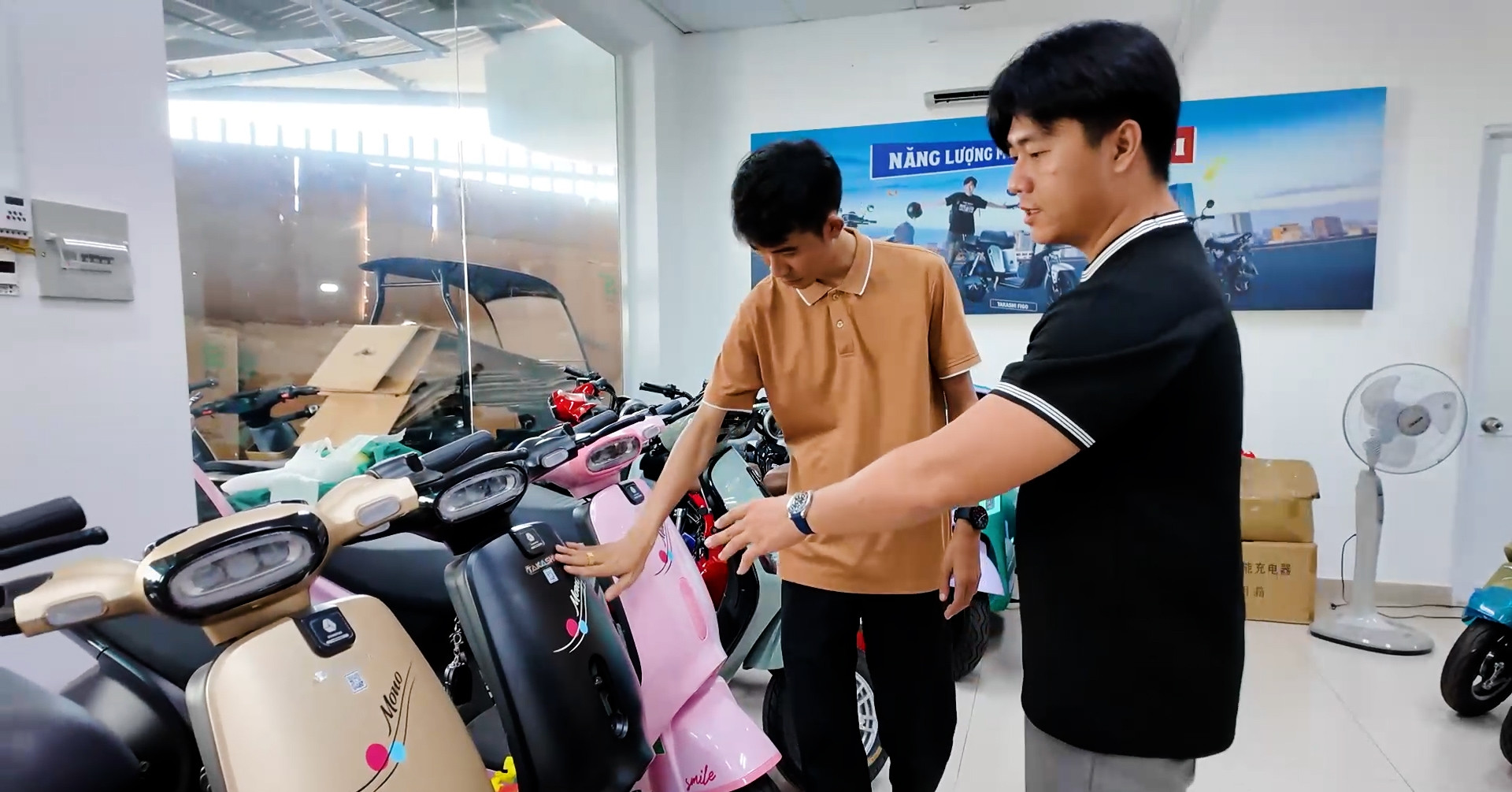 Người dân TPHCM đổ xô mua xe điện sau đề án chuyển đổi xe máy xăng