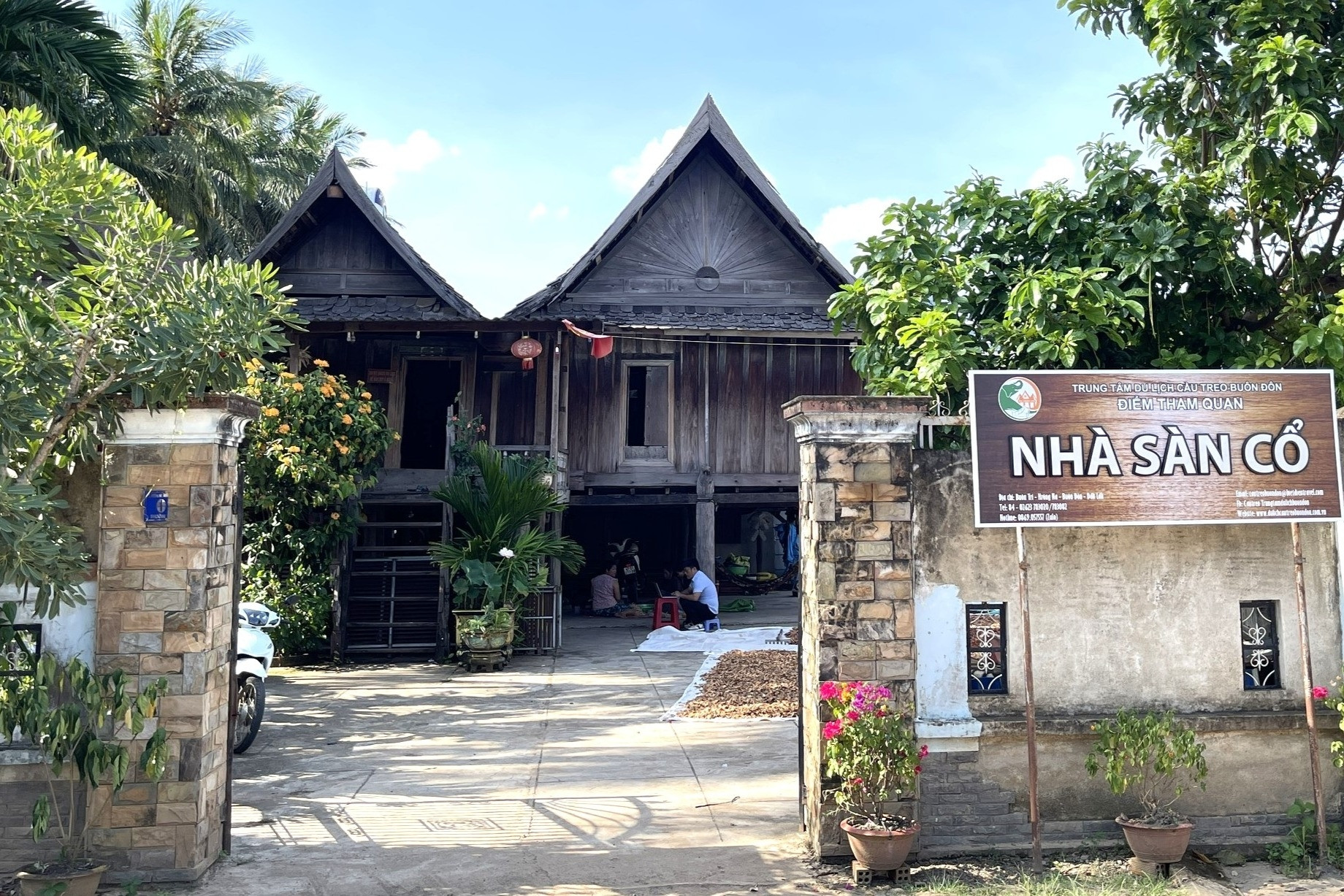 Người huy động 18 con voi dựng nhà sàn cổ 140 năm giữa núi rừng Buôn Đôn